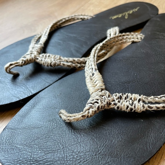 VOLCOM Sandals - Picture 2 of 2